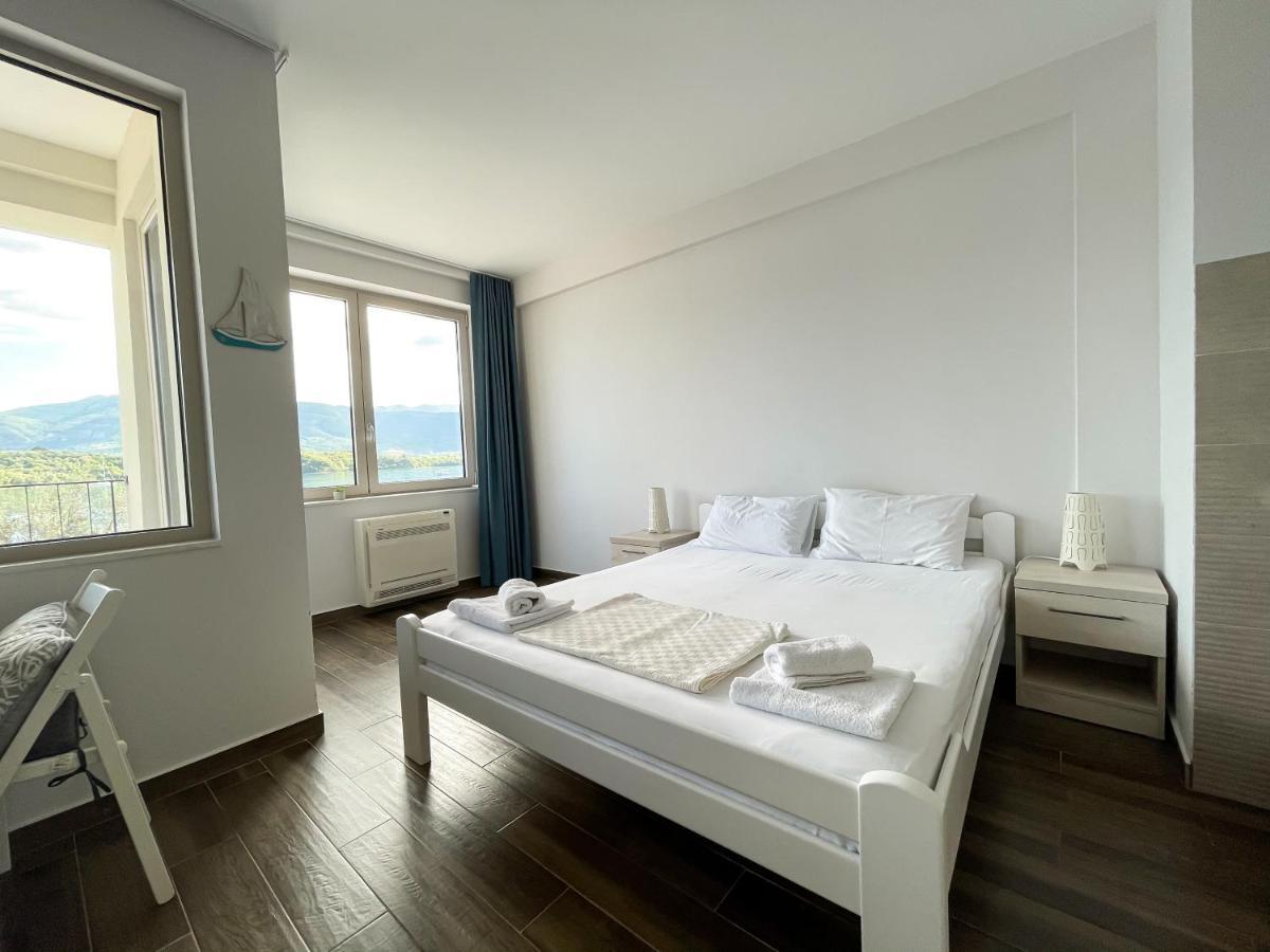 Apartments Maestral Тиват Экстерьер фото
