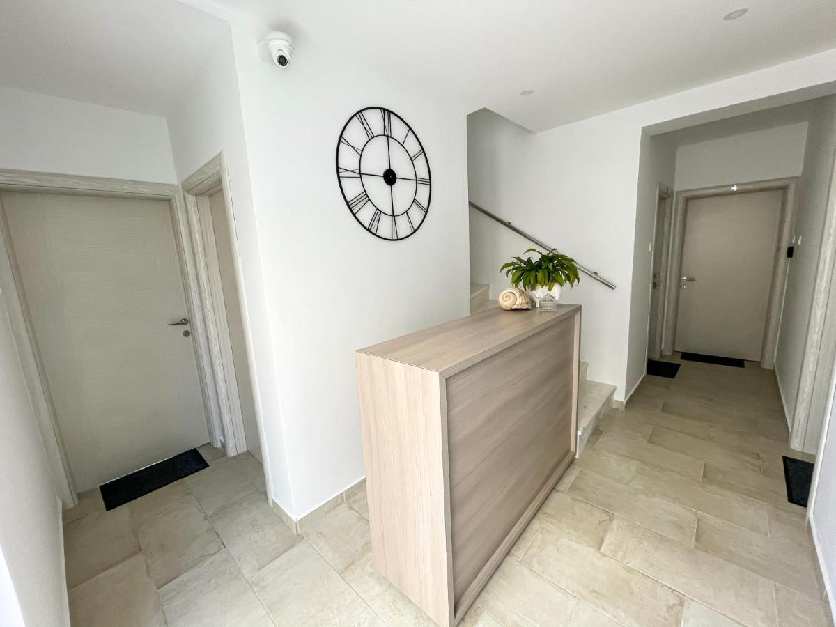 Apartments Maestral Тиват Экстерьер фото